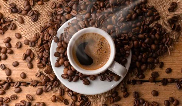 ترکیب قهوه ۷۰ درصد عربیکا و ۳۰ درصد روبوستا با عطر و کافئین متعادل